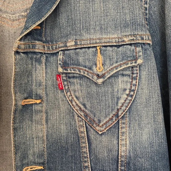 Levi's Women's Classic Blue Jean Jacket - Picture 3 of 9